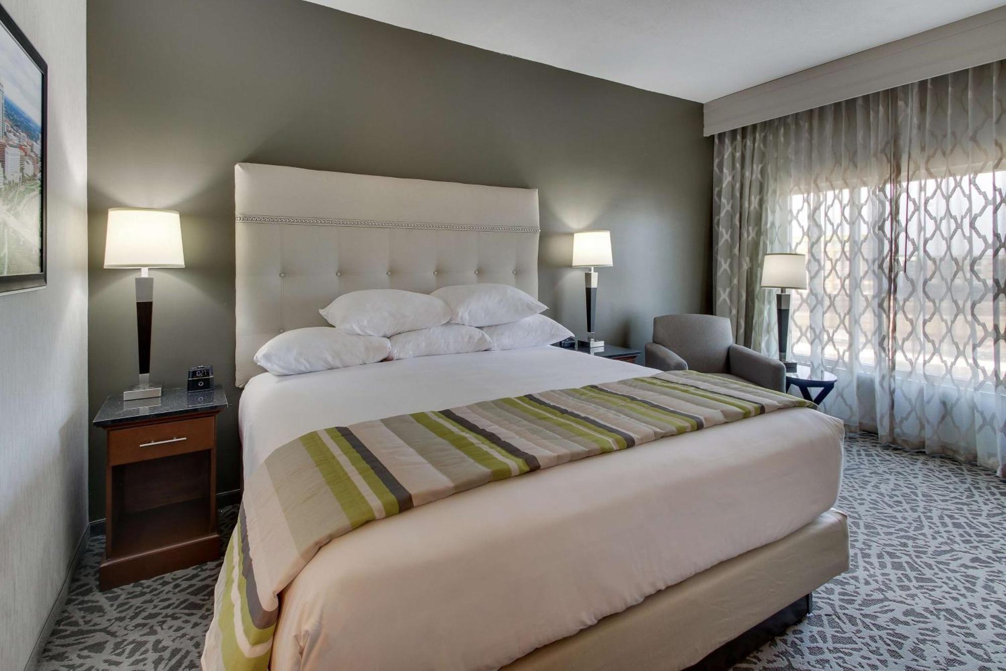 Drury Inn & Suites Cleveland Beachwood Εξωτερικό φωτογραφία